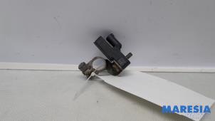 Gebruikte Accu sensor Opel Vivaro 2.0 CDTI 122 Prijs € 42,35 Inclusief btw aangeboden door Maresia Parts