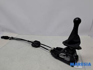 Gebruikte Versnellingspook Peugeot 108 1.0 12V VVT-i Prijs € 74,99 Margeregeling aangeboden door Maresia Parts