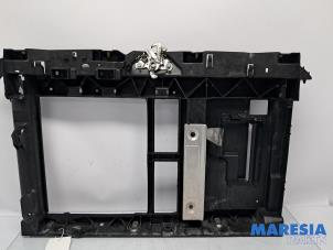 Gebruikte Voorfront Citroen C4 Cactus (0B/0P) 1.2 PureTech 82 12V Prijs € 65,00 Margeregeling aangeboden door Maresia Parts