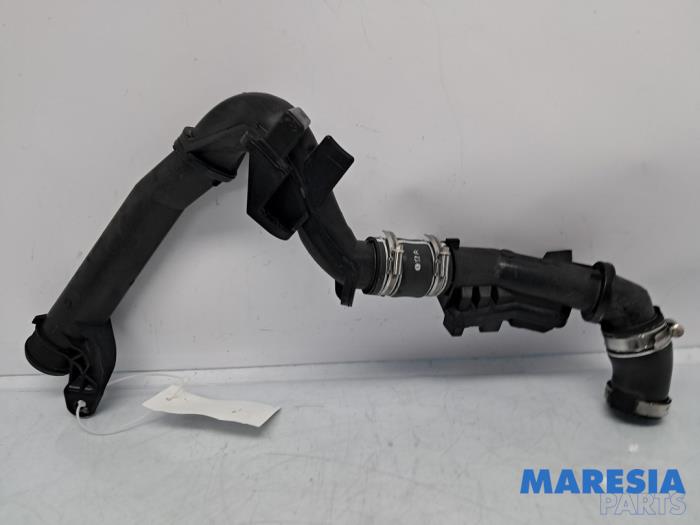 Gebruikte Intercooler Buis Opel Vivaro 2.0 CDTI 122 Prijs € 36,30 Inclusief btw aangeboden door Maresia Parts