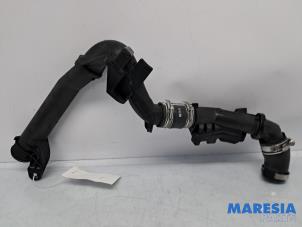 Gebruikte Intercooler Buis Opel Vivaro 2.0 CDTI 122 Prijs € 36,30 Inclusief btw aangeboden door Maresia Parts