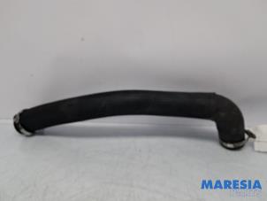 Gebruikte Intercooler Slang Opel Vivaro 2.0 CDTI 122 Prijs € 35,45 Inclusief btw aangeboden door Maresia Parts