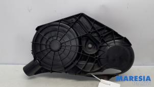 Gebruikte Distributiedeksel Opel Vivaro 2.0 CDTI 122 Prijs € 24,19 Inclusief btw aangeboden door Maresia Parts