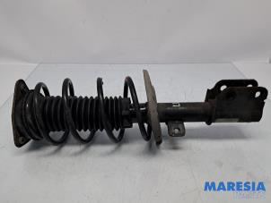 Gebruikte Schokdemperpoot links-voor Peugeot 308 SW (L4/L9/LC/LJ/LR) 1.2 12V e-THP PureTech 110 Prijs € 59,99 Margeregeling aangeboden door Maresia Parts