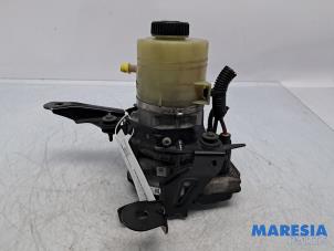 Gebruikte Servopomp Renault Trafic (1FL/2FL/3FL/4FL) 2.0 dCi 16V 120 Prijs € 302,49 Inclusief btw aangeboden door Maresia Parts