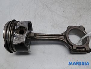 Gebruikte Drijfstang Renault Scénic IV (RFAJ) 1.3 TCE 140 16V Prijs € 75,00 Margeregeling aangeboden door Maresia Parts