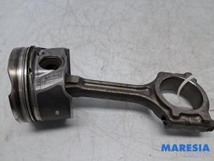 Gebruikte Drijfstang Renault Scénic IV (RFAJ) 1.3 TCE 140 16V Prijs € 75,00 Margeregeling aangeboden door Maresia Parts