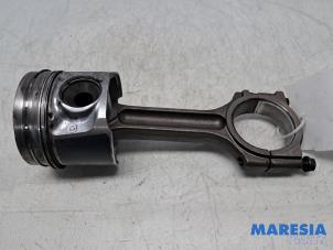 Gebruikte Drijfstang Renault Master III (FV) 2.3 dCi 170 16V FWD Prijs € 90,75 Inclusief btw aangeboden door Maresia Parts