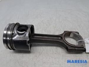 Gebruikte Drijfstang Renault Master III (FV) 2.3 dCi 170 16V FWD Prijs € 90,75 Inclusief btw aangeboden door Maresia Parts