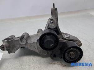 Gebruikte Dynamosteun onder Renault Master III (FV) 2.3 dCi 170 16V FWD Prijs € 54,45 Inclusief btw aangeboden door Maresia Parts