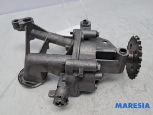 Gebruikte Oliepomp Renault Trafic New (FL) 2.5 dCi 16V 145 Prijs € 60,44 Inclusief btw aangeboden door Maresia Parts