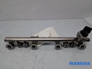 Gebruikte Injector brug Renault Megane III Grandtour (KZ) 1.2 16V TCE 115 Prijs € 35,00 Margeregeling aangeboden door Maresia Parts