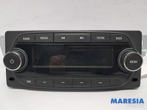 Gebruikte Radio Opel Karl 1.0 12V Prijs € 69,99 Margeregeling aangeboden door Maresia Parts