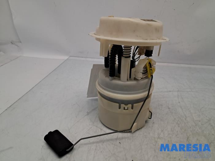 Gebruikte Tank element Pomp Peugeot 206 (2A/C/H/J/S) 1.4 XR,XS,XT,Gentry Prijs € 20,00 Margeregeling aangeboden door Maresia Parts