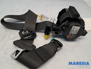 Gebruikte Veiligheidsgordel rechts-achter Opel Karl 1.0 12V Prijs € 99,99 Margeregeling aangeboden door Maresia Parts