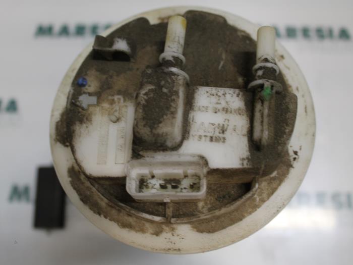 Gebruikte Tank element Pomp Peugeot 206 CC (2D) 2.0 16V Prijs € 35,00 Margeregeling aangeboden door Maresia Parts