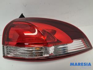 Gebruikte Achterlicht rechts Renault Clio IV Estate/Grandtour (7R) 0.9 Energy TCE 90 12V Prijs € 39,99 Margeregeling aangeboden door Maresia Parts