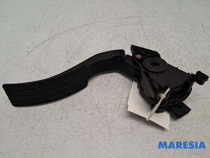 Gebruikte Gaspedaal Renault Clio IV Estate/Grandtour (7R) 0.9 Energy TCE 90 12V Prijs € 19,99 Margeregeling aangeboden door Maresia Parts