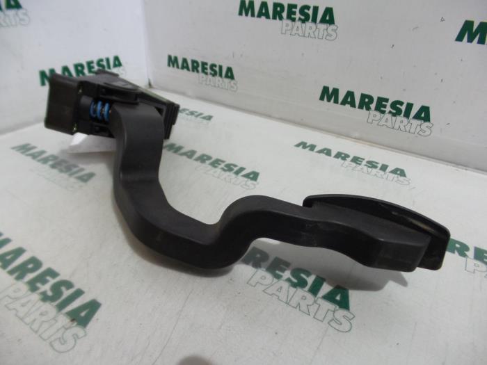 Gebruikte Gaspedaalpositie Sensor Fiat Stilo (192A/B) 1.6 16V Prijs € 25,00 Margeregeling aangeboden door Maresia Parts
