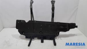 Gebruikte Bodem beschermplaat Renault Clio IV Estate/Grandtour (7R) 0.9 Energy TCE 90 12V Prijs € 69,00 Margeregeling aangeboden door Maresia Parts