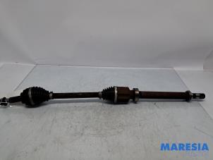 Gebruikte Cardanas rechts-voor (VWA) Renault Clio IV Estate/Grandtour (7R) 0.9 Energy TCE 90 12V Prijs € 60,00 Margeregeling aangeboden door Maresia Parts