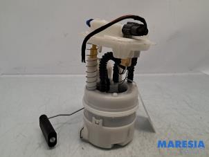 Gebruikte Tank element Pomp Renault Clio IV Estate/Grandtour (7R) 0.9 Energy TCE 90 12V Prijs € 30,00 Margeregeling aangeboden door Maresia Parts