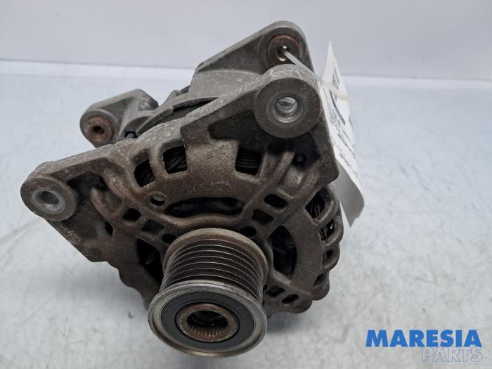 Gebruikte Dynamo Renault Clio IV Estate/Grandtour (7R) 0.9 Energy TCE 90 12V Prijs € 60,00 Margeregeling aangeboden door Maresia Parts
