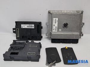 Gebruikte Computer Motormanagement Renault Clio IV Estate/Grandtour (7R) 0.9 Energy TCE 90 12V Prijs € 299,00 Margeregeling aangeboden door Maresia Parts