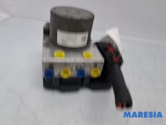 Gebruikte ABS Pomp Opel Karl 1.0 12V Prijs € 85,00 Margeregeling aangeboden door Maresia Parts