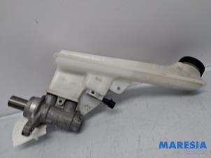 Gebruikte Hoofdremcilinder Opel Karl 1.0 12V Prijs € 32,50 Margeregeling aangeboden door Maresia Parts