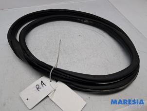 Gebruikte Portierrubber 4Deurs rechts-achter Alfa Romeo Giulia (952) 2.9 Bi-Turbo V6 24V Quadrifoglio Verde Prijs € 40,00 Margeregeling aangeboden door Maresia Parts