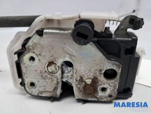 Gebruikte Deurslot Mechaniek 2Deurs rechts Alfa Romeo Brera (939) 2.2 JTS 16V Prijs € 35,00 Margeregeling aangeboden door Maresia Parts