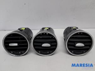 Gebruikte Luchtrooster Dashboard Alfa Romeo Brera (939) 2.2 JTS 16V Prijs € 30,00 Margeregeling aangeboden door Maresia Parts