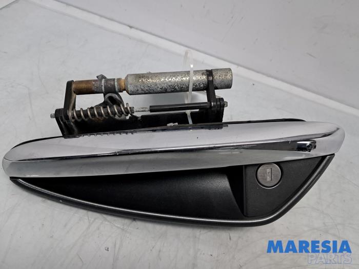 Gebruikte Deurgreep 2Deurs links Alfa Romeo Brera (939) 2.2 JTS 16V Prijs € 50,00 Margeregeling aangeboden door Maresia Parts