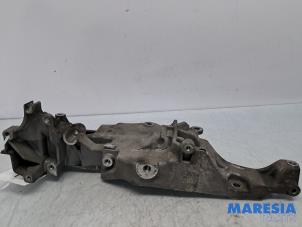 Gebruikte Dynamosteun boven Peugeot Boxer (U9) 2.0 BlueHDi 130 Prijs € 84,70 Inclusief btw aangeboden door Maresia Parts