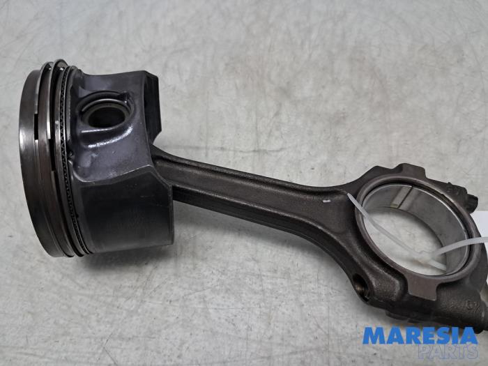 Gebruikte Drijfstang Opel Astra H (L48) 1.6 16V Prijs € 49,95 Margeregeling aangeboden door Maresia Parts