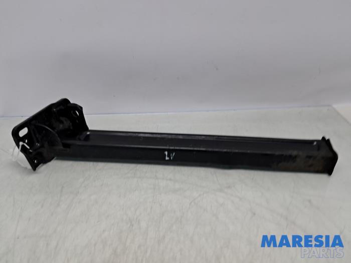 Gebruikte Frontdeel steun Peugeot 308 (4A/C) 1.6 16V THP 155 Prijs € 35,00 Margeregeling aangeboden door Maresia Parts