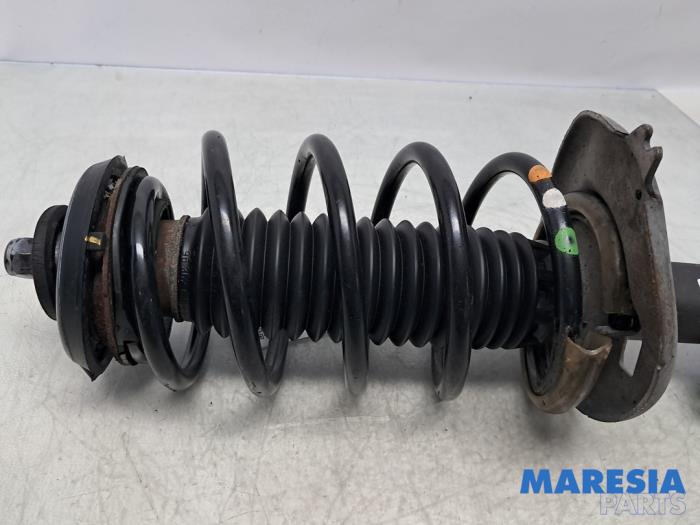 Schokdemperpoot rechts-voor van een Peugeot 308 (4A/C) 1.6 16V THP 155 2010