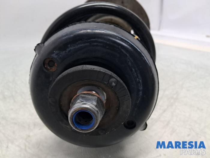 Schokdemperpoot rechts-voor van een Peugeot 308 (4A/C) 1.6 16V THP 155 2010