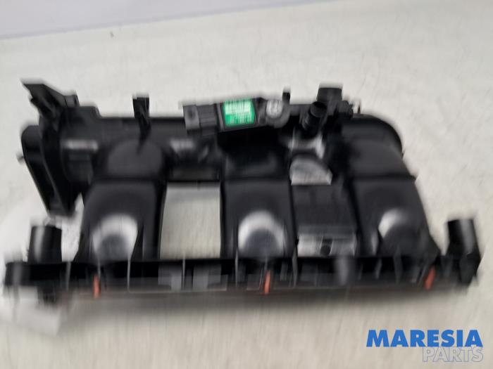 Gebruikte Spruitstuk Inlaat Renault Clio IV (5R) 0.9 Energy TCE 90 12V Prijs € 74,99 Margeregeling aangeboden door Maresia Parts