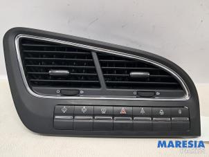Gebruikte Luchtrooster Dashboard Peugeot 5008 I (0A/0E) 1.6 THP 16V Prijs € 29,99 Margeregeling aangeboden door Maresia Parts