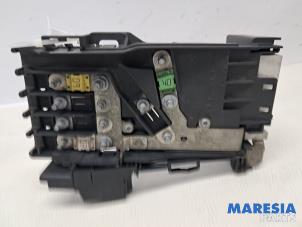 Gebruikte Zekeringkast Peugeot 5008 I (0A/0E) 1.6 THP 16V Prijs € 150,00 Margeregeling aangeboden door Maresia Parts