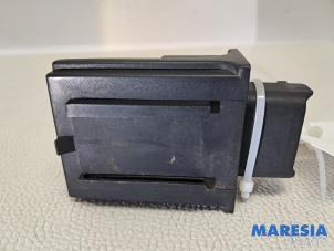 Gebruikte Relais Peugeot 5008 I (0A/0E) 1.6 THP 16V Prijs € 25,00 Margeregeling aangeboden door Maresia Parts