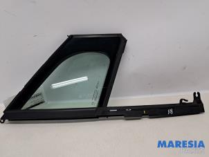 Gebruikte Ruit Driehoek rechts-voor Peugeot 5008 I (0A/0E) 1.6 THP 16V Prijs € 30,00 Margeregeling aangeboden door Maresia Parts