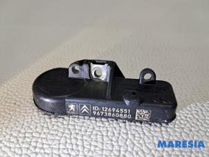 Gebruikte Sensor Bandenspanning Peugeot 5008 I (0A/0E) 1.6 THP 16V Prijs € 25,00 Margeregeling aangeboden door Maresia Parts