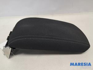 Gebruikte Armleuning Peugeot 308 (L3/L8/LB/LH/LP) 1.6 16V THP Prijs € 50,00 Margeregeling aangeboden door Maresia Parts