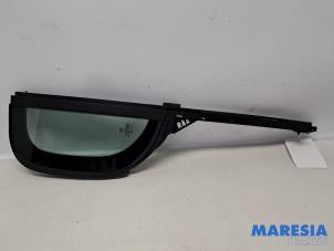 Gebruikte Driehoeks Ruit rechts-achter Peugeot 308 (L3/L8/LB/LH/LP) 1.6 16V THP Prijs € 60,00 Margeregeling aangeboden door Maresia Parts