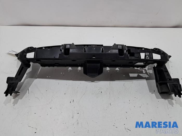 Gebruikte Frontdeel steun Peugeot 3008 I (0U/HU) 1.6 16V THP 150 Prijs € 40,00 Margeregeling aangeboden door Maresia Parts