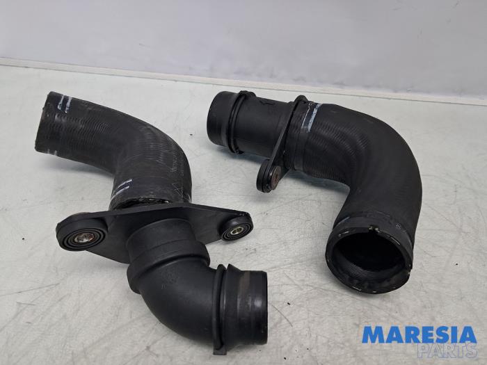 Gebruikte Intercooler Buis Alfa Romeo Giulietta (940) 1.4 TB 16V Prijs € 29,99 Margeregeling aangeboden door Maresia Parts