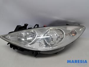 Gebruikte Linker Koplamp Peugeot 307 Break (3E) 1.6 16V Prijs € 40,00 Margeregeling aangeboden door Maresia Parts